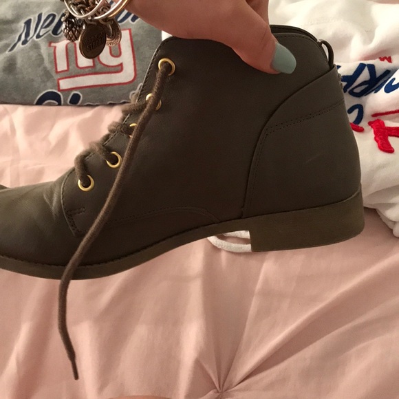 brown boots - Picture 3 of 6